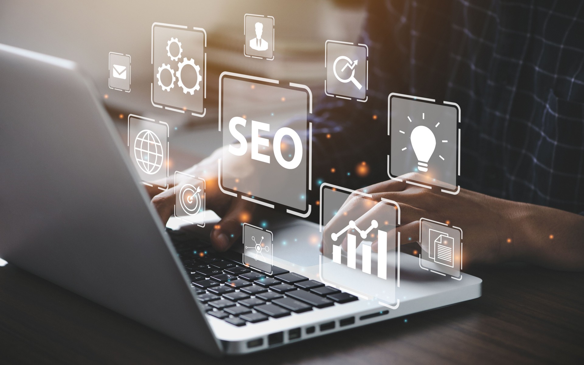 Geschäftsmann, der einen Computer für die Analyse verwendet SEO Suchmaschinenoptimierung Marketing Ranking Traffic Website Internet Business Technology Concept." n